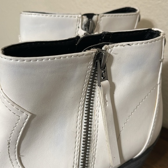 Circus by Sam Edelman White Whistler Ankle Booties Sz 8 Studded Pointy western - Picture 3 of 16